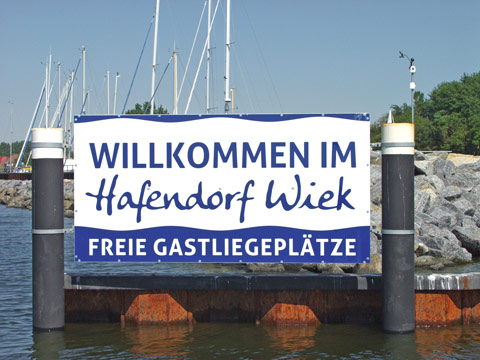 Eingang zum Hafendorf Wiek